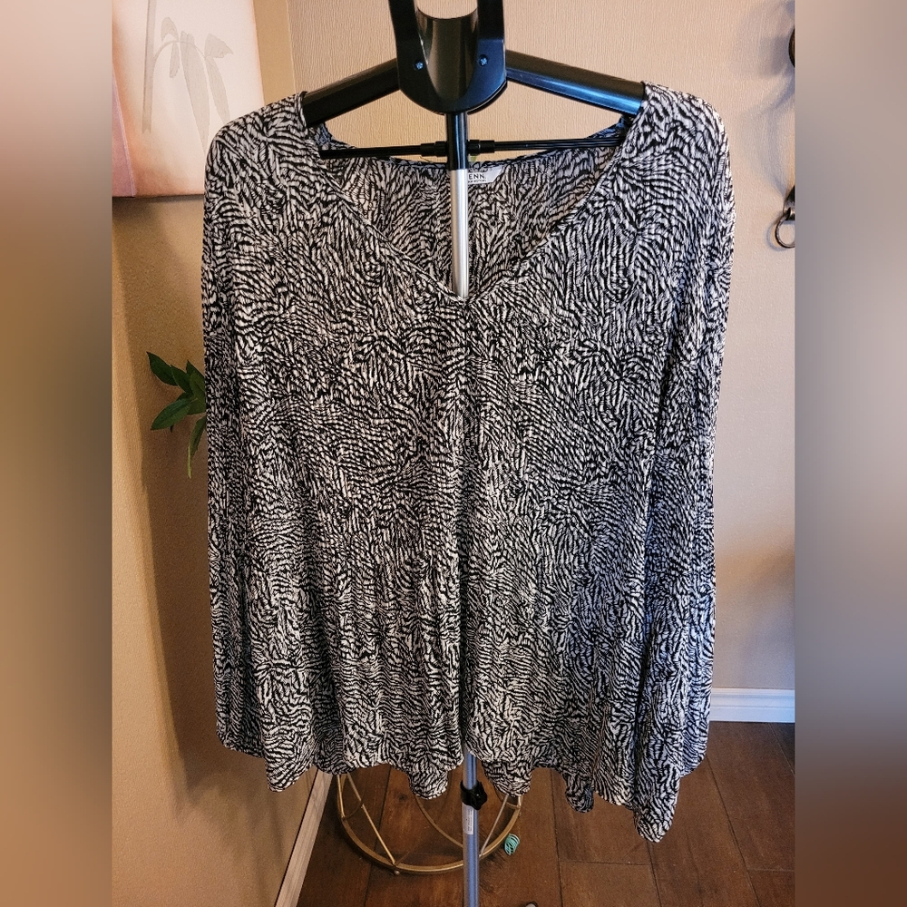 Penningtons Plus Black And White Print V-Neck Blouse